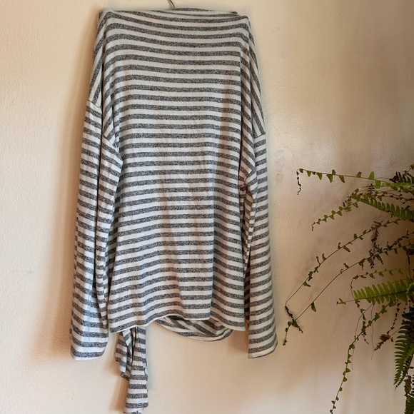 Sweater - Picture 3 of 4